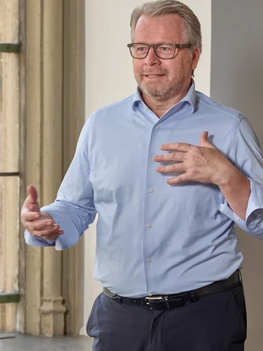 Friedemann Derndinger unterst?tzt Unternehmen bei Transformations- und Ver?nderungsprozessen.